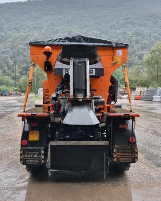Unimog con salatore
