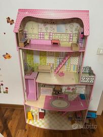 Casa delle bambole in legno