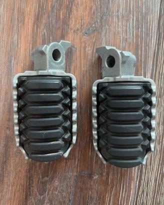 pedane poggia piedi originali Yamaha Tenere 700 