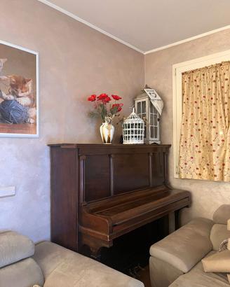pianoforte verticale G. Mola Torino in legno