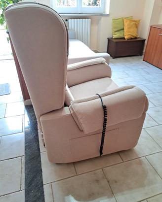 Poltrona per anziani elettrica con ruote