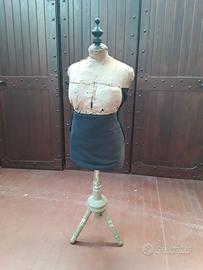 Antico manichino da sartoria