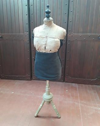 Antico manichino da sartoria