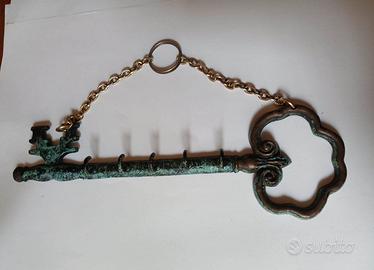 Appendichiavi vintage chiave antica ottone/bronzo