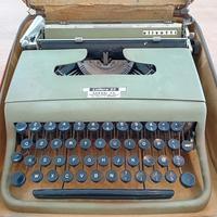 Macchina da scrivere Olivetti