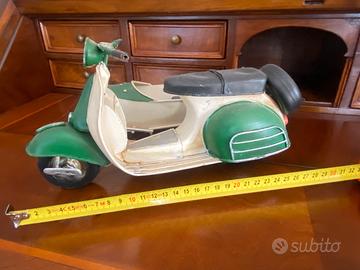 Modellino vespa con sidecar