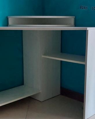 Scrivania angolare dal design moderno