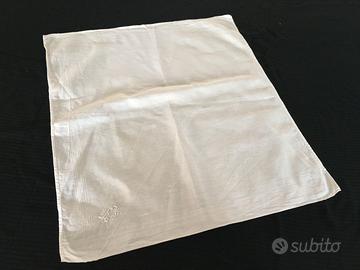 fazzoletto d'epoca ricamato con iniziale E