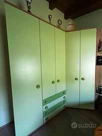 Armadio ad angolo capiente - verde lime e legno ch