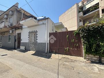 CASA SEMINDIPENDENTE A REGGIO DI CALABRIA