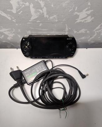 Sony PSP 1004 con alimentatore - funzionante