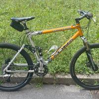 Mountain bike KONA MTB bi-ammortizzata