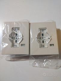 Lotto da 2 Prese Universali Vimar Serie 8000