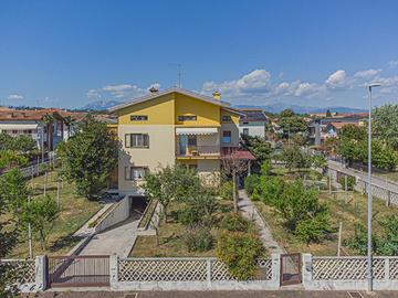 INTERA BIFAMILIARE CON AMPIO GIARDINO