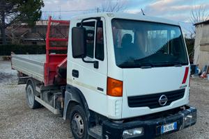 Nissan Atleon del 2010