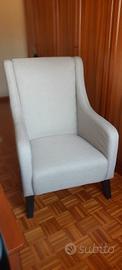 poltroncina in tessuto grigia