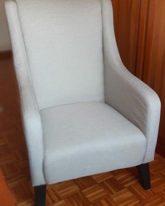 poltroncina in tessuto grigia