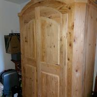 armadio artigianale legno vecchio 