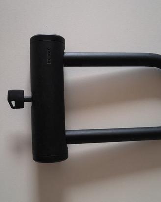 Lucchetto U-block bicicletta
