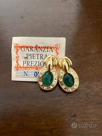 Orecchini con lobo colore verde