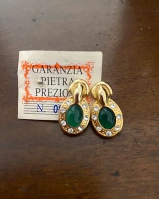 Orecchini con lobo colore verde