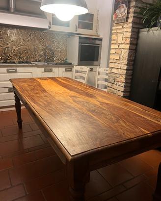 Tavolo in legno