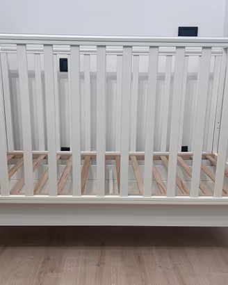 Lettino con sbarre per bambini in legno