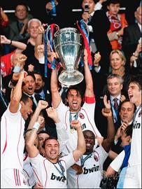 fotografia Maldini Milan che alza la 🏆2007