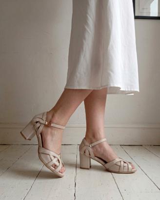 Sandali beige tacco largo donna. No. 38. Nuovi.