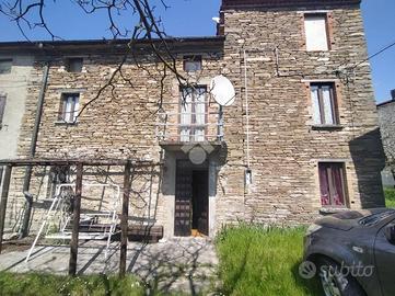 CASA SEMINDIPENDENTE A VARSI