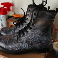 Anfibi decorati con elementi meccanici