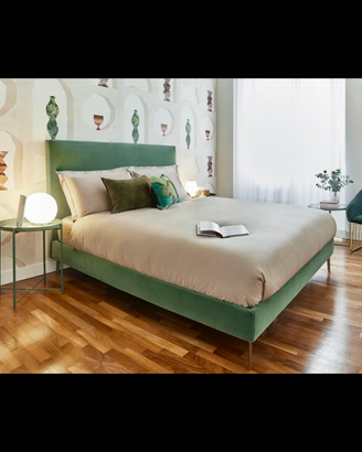 Letto matrimoniale queen size + comodini