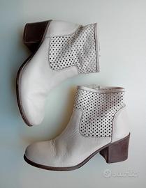 Tronchetti Bata n.40 color panna