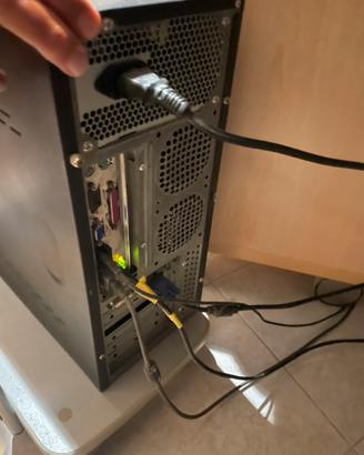 Computer fisso con monitor