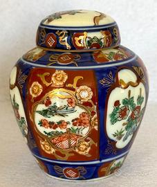 Antico vaso in porcellana giapponese