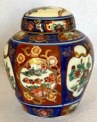 Antico vaso in porcellana giapponese