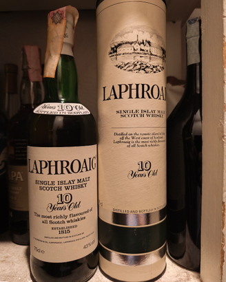 Pregiatissima bottiglia Laphroaig 10 years old