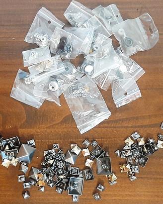 Stock Borchie Metallo Piramide+Bottoni Automatici