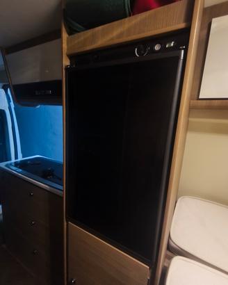 Frigorifero Dometic trivalente manuale per camper 