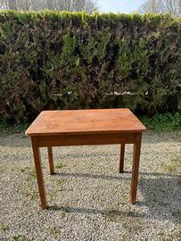 Tavolo in legno massiscio