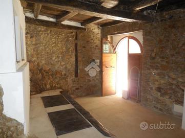 MONOLOCALE A OLEVANO ROMANO