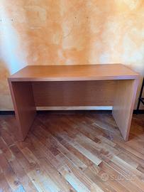 Scrivania con sedia
