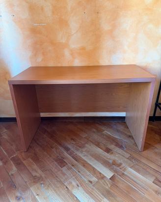 Scrivania con sedia