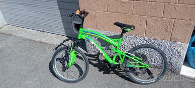Bicicletta BMX/da bambino di colore verde