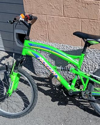 Bicicletta BMX/da bambino di colore verde