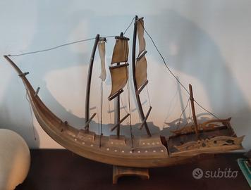 MODELLO BARCA A VELA ASIATICO IN CORNO