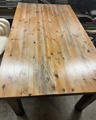 Tavolo in legno con 10 sedie gratis