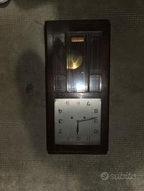 orologio antico con pendolo