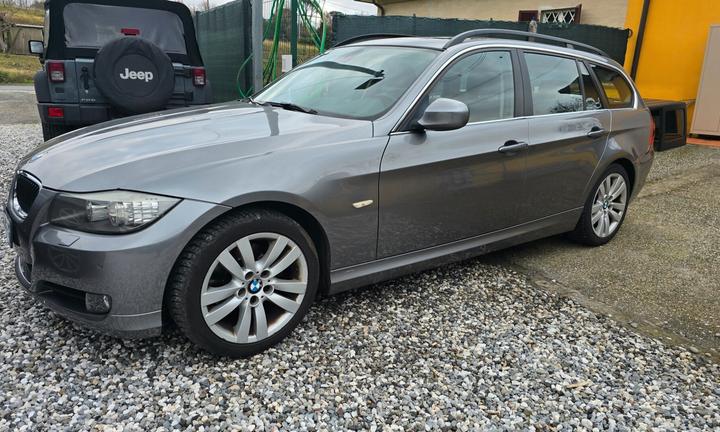 Bmw 320 320d cat xDrive Touring Attiva 4x4 tetto a