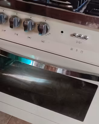 Cucina Lofra grande formato gas.